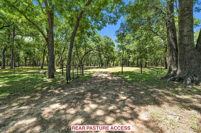 $2,500,000 | 565 Lost Hunters Canyon, China Spring, TX 76633