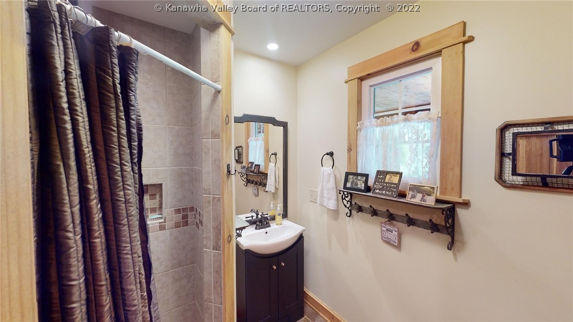 348 Country Road Salt Rock, WV 25559 - Photo 15 of 39 Gallery Image 15