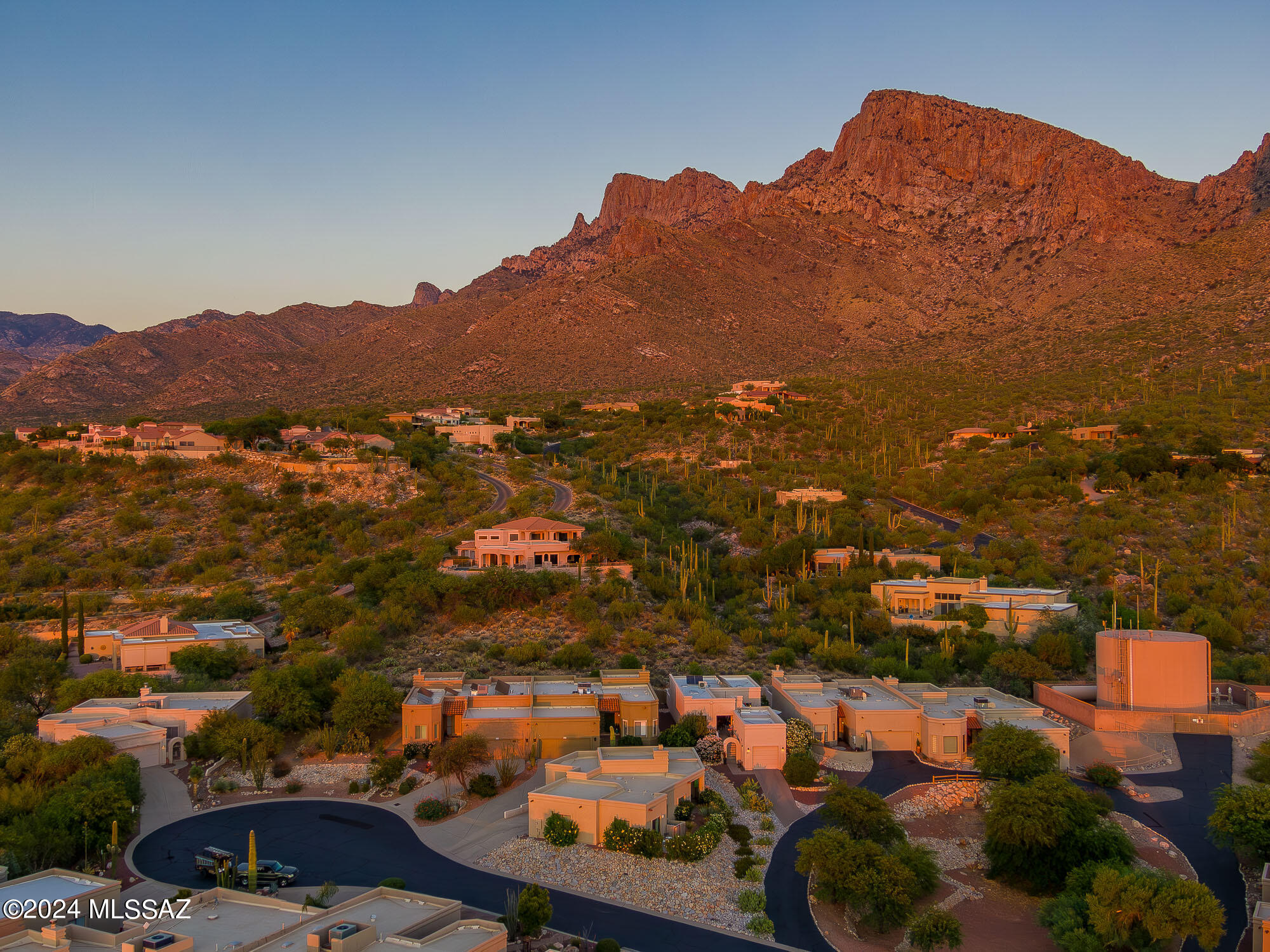 9811 North Ridge Shadow Place Oro Valley, AZ 85704 - Photo 33 of 35