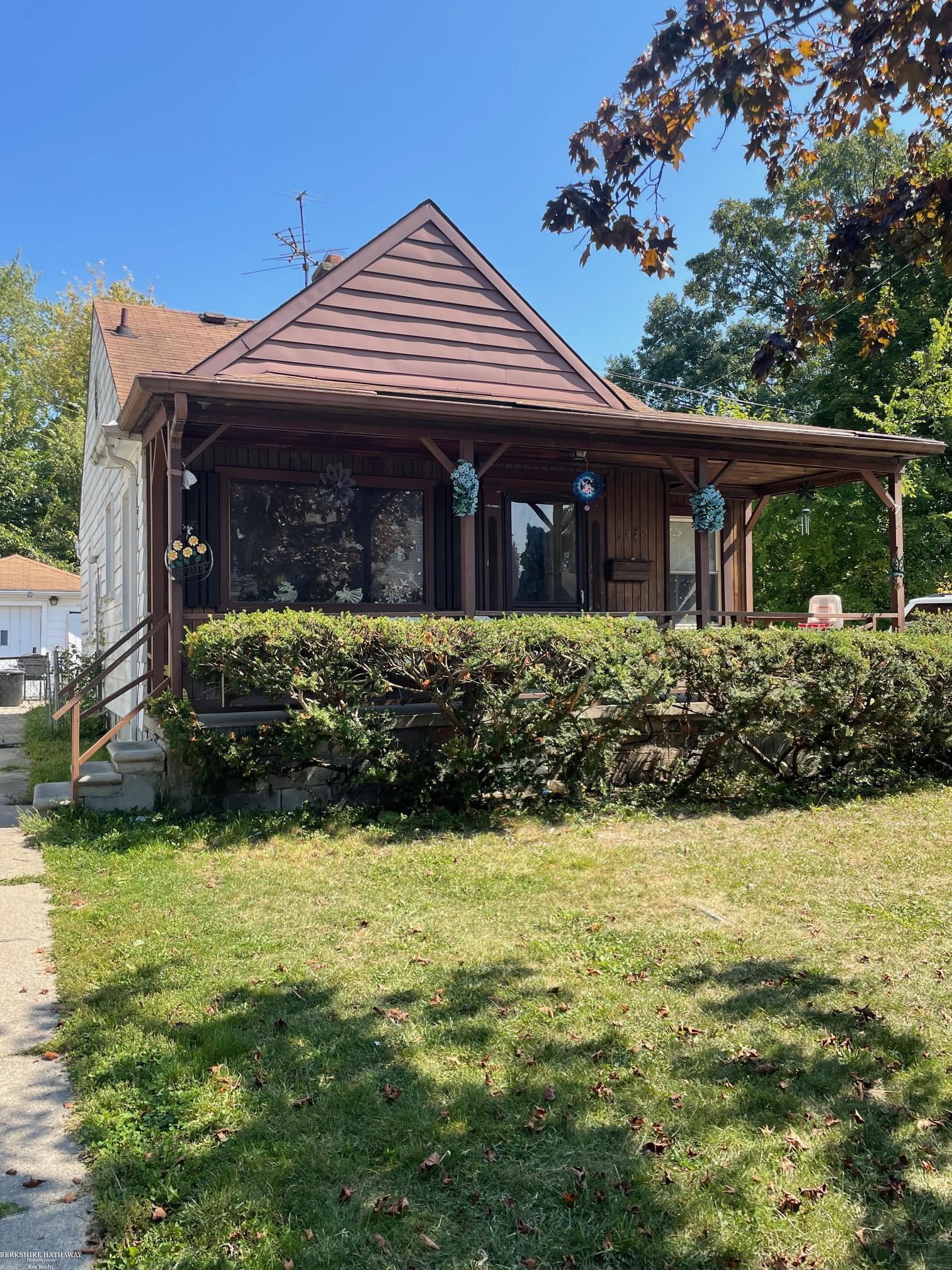 5570 Farmbrook Street Detroit, MI 48224 - Photo 2 of 17