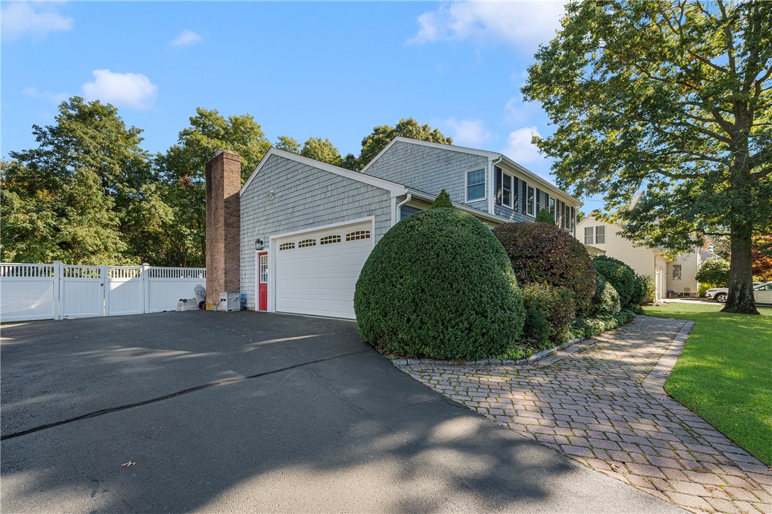 86 Washington Road Barrington, RI 02806 - Photo 7 of 45