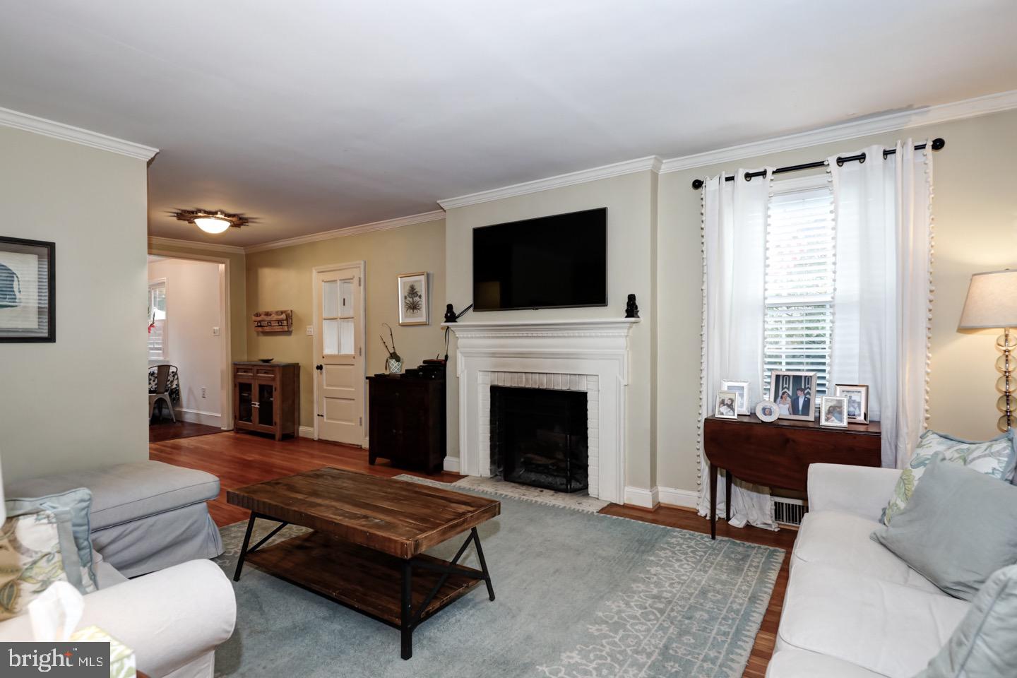 215 Hillcrest Road Wayne, PA 19087 - Photo 6 of 23 Living Room