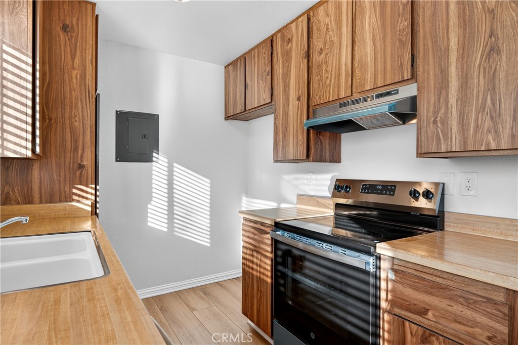 23220 Orange Lake, Unit 2 Lake Forest, CA 92630 - Photo 9 of 25