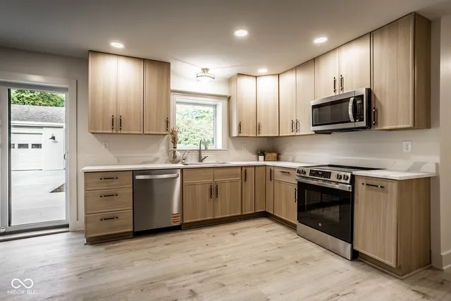 $549,900 | 650 Mulberry Street, Zionsville, IN 46077