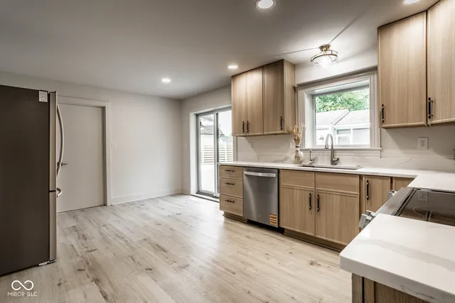 $549,900 | 650 Mulberry Street, Zionsville, IN 46077