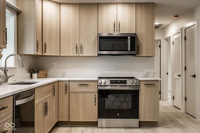 $549,900 | 650 Mulberry Street, Zionsville, IN 46077