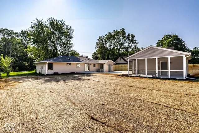 $549,900 | 650 Mulberry Street, Zionsville, IN 46077