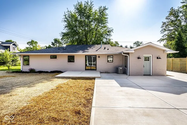 $549,900 | 650 Mulberry Street, Zionsville, IN 46077