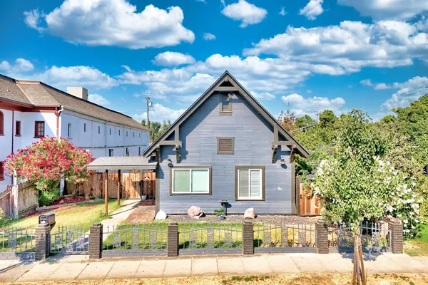 $375,000 | 131 5th Street, Gustine, CA 95322