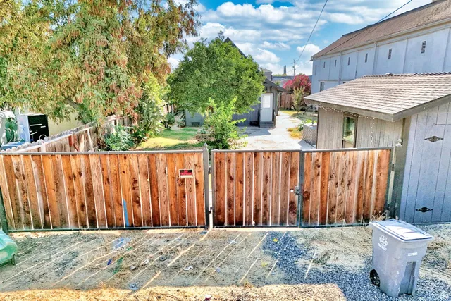 $415,000 | 131 5th Street, Gustine, CA 95322