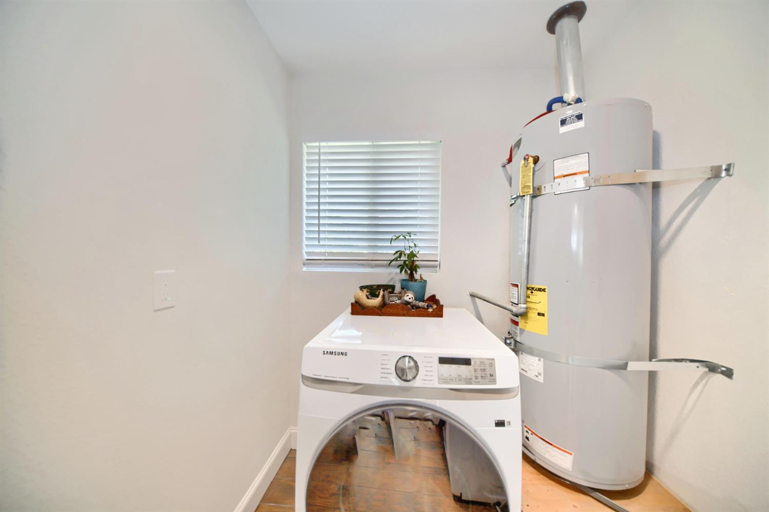 131 5th Street Gustine, CA 95322 - Photo 70 of 92 a bathroom with a sink a toilet and tub
