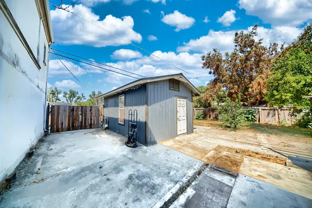 $415,000 | 131 5th Street, Gustine, CA 95322