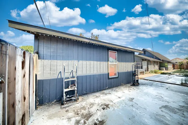 $415,000 | 131 5th Street, Gustine, CA 95322