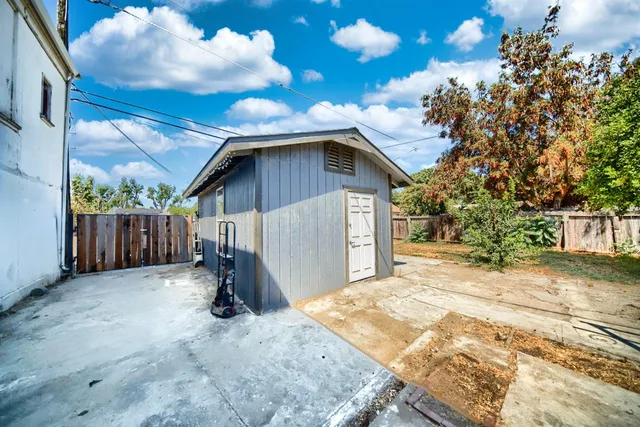 $415,000 | 131 5th Street, Gustine, CA 95322