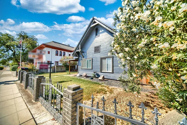 $415,000 | 131 5th Street, Gustine, CA 95322