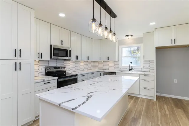 $439,000 | 10235 West 70th Street, Merriam, KS 66203