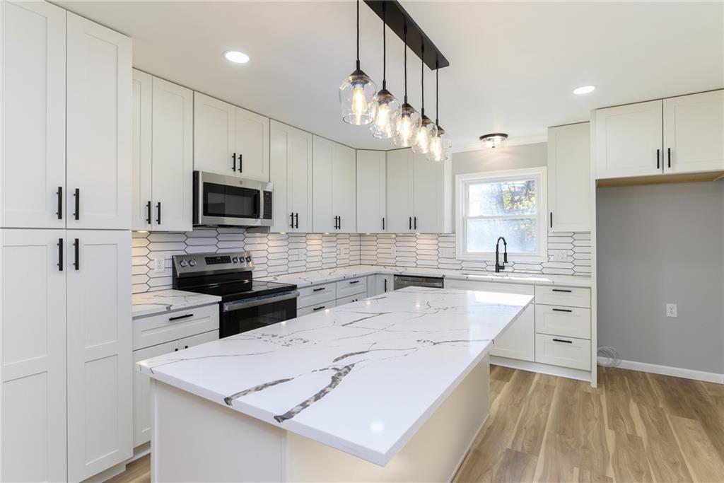 10235 West 70th Street Merriam, KS 66203 - Photo 12 of 40