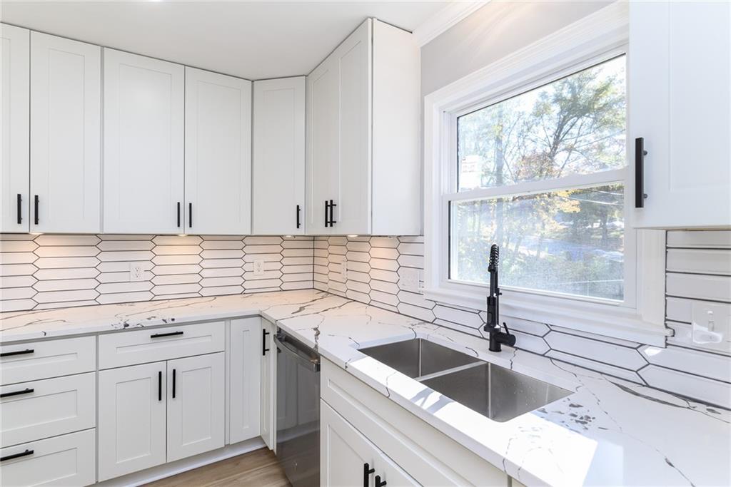 10235 West 70th Street Merriam, KS 66203 - Photo 13 of 40