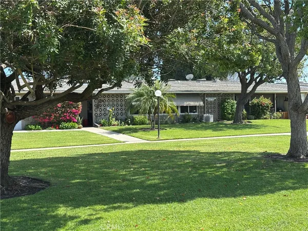 $419,000 | 13421 Danbury Lane, Unit 135H, Seal Beach, CA 90740
