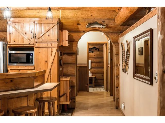 $1,295,000 | 58200 East Marmot Road, Sandy, OR 97055