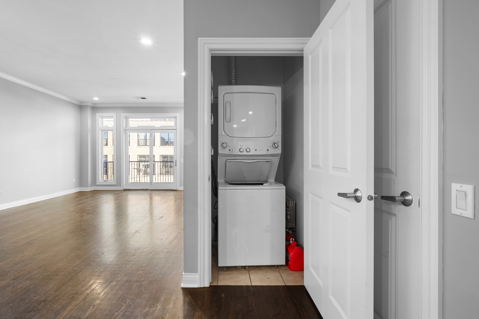 1355 West Washington Boulevard, Unit 4D Chicago, IL 60607 - Photo 25 of 46 wooden floor in an empty room and a window