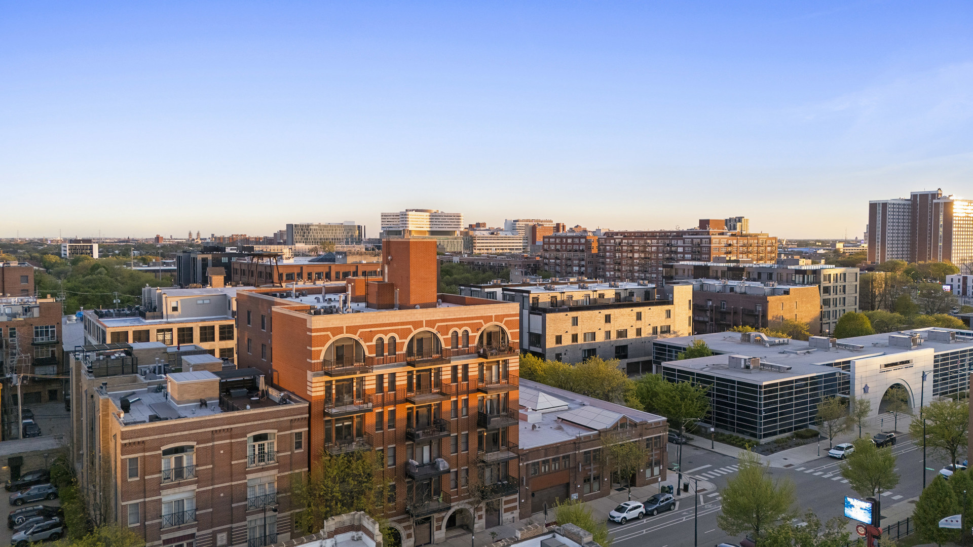 1355 West Washington Boulevard, Unit 4D Chicago, IL 60607 - Photo 4 of 46 a city view