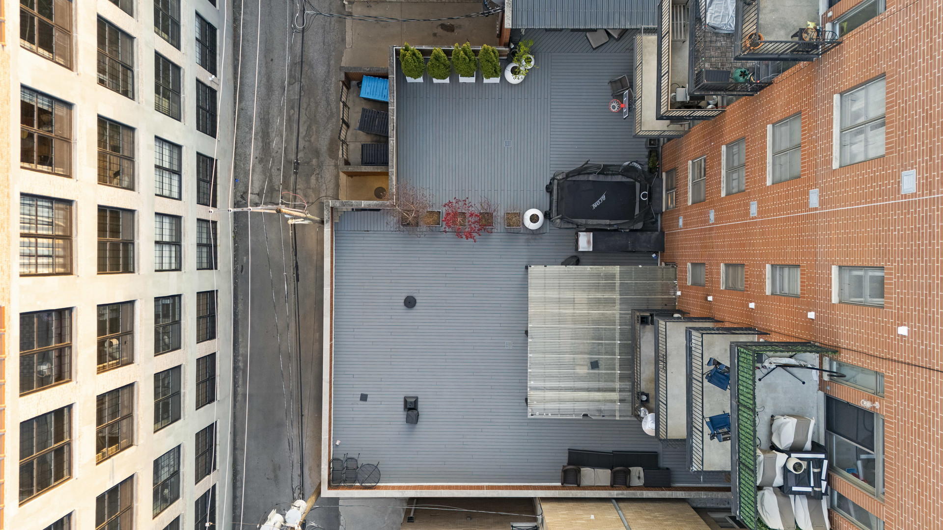 1355 West Washington Boulevard, Unit 4D Chicago, IL 60607 - Photo 8 of 46 a front view of a building