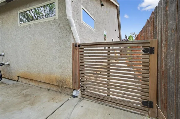 $469,900 | 2873 East El Paso Avenue, Fresno, CA 93720