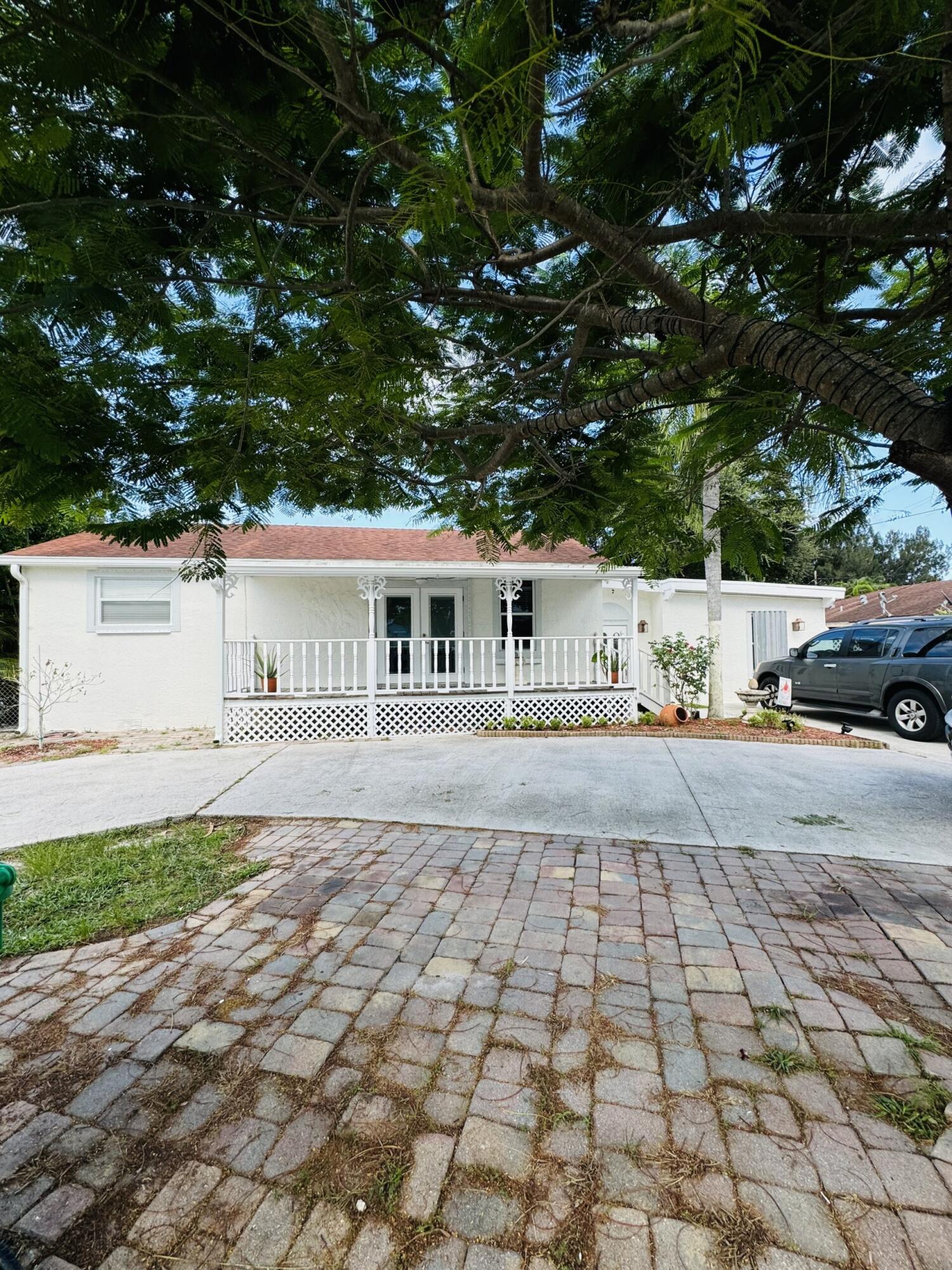 1884 Kirk Road Palm Springs, FL 33406 - Photo 3 of 39 foto kirk rd afuera