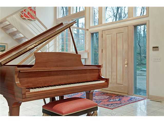 5060 Riverside Drive Upper Arlington, OH 43220 - Photo 4 of 25