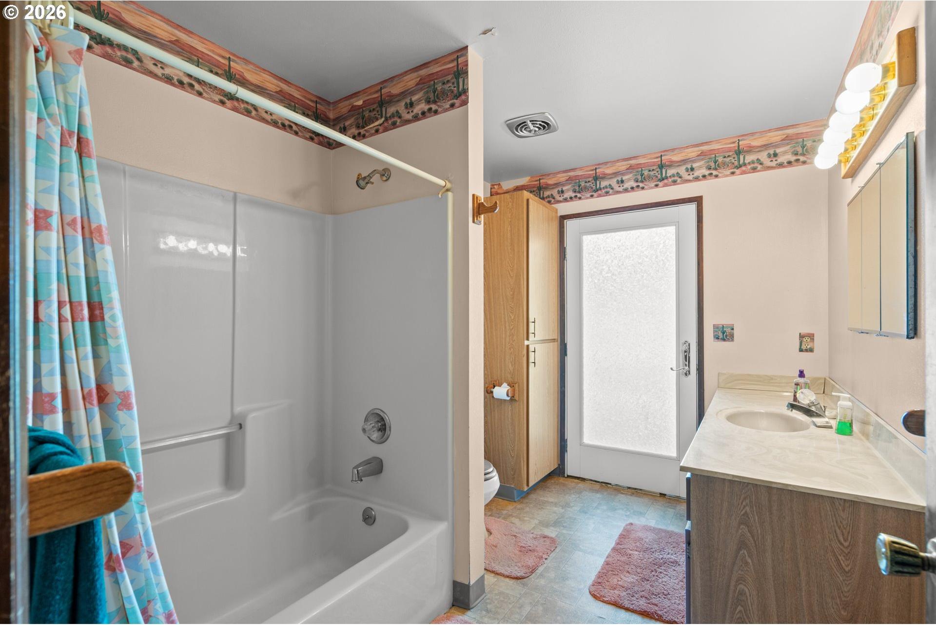2225 Northwest Geer Road Hermiston, OR 97838 - Photo 22 of 36 Bathroom