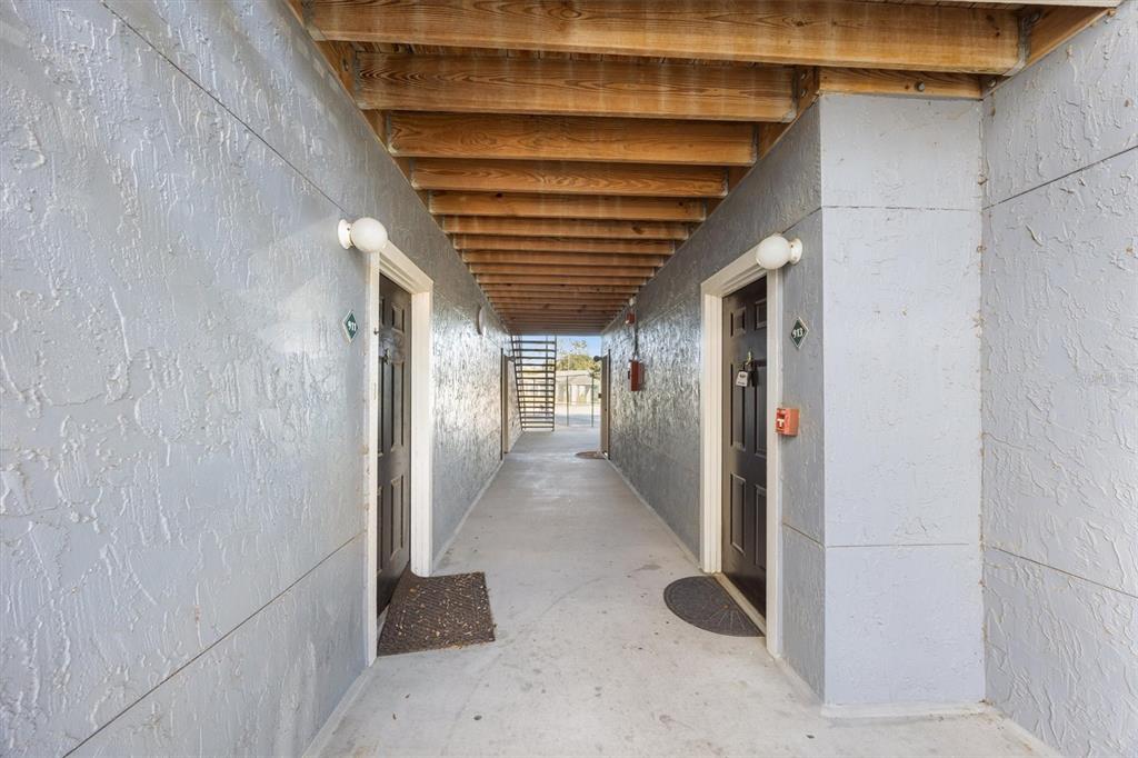 3705 Southwest 27th Street, Unit 913 Gainesville, FL 32608 - Photo 4 of 50 a view of entryway