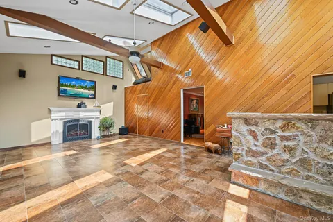 $1,390,000 | 23 Pettit Drive, Dix Hills, NY 11746