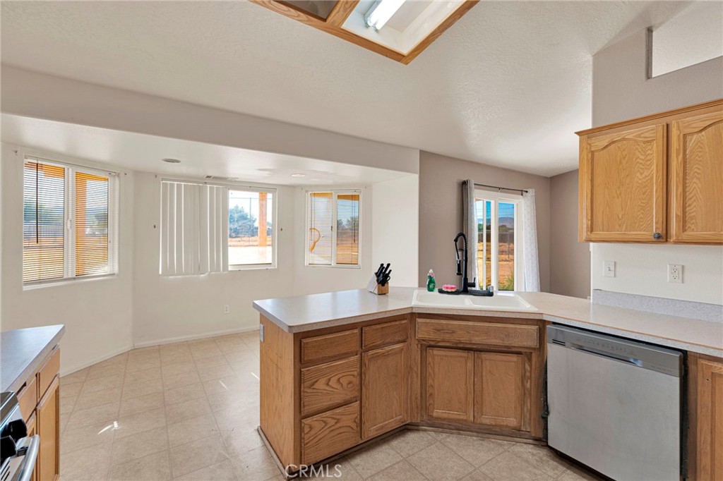 13475 Yakima Road Apple Valley, CA 92308 - Photo 5 of 24