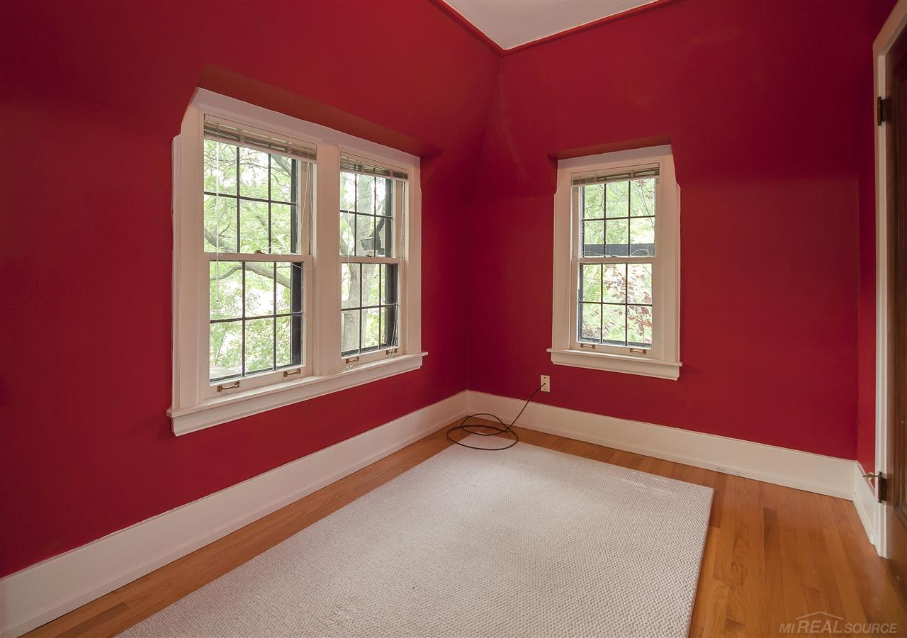 1387 Bishop Road Grosse Pointe, MI 48230 - Photo 23 of 40 31351789-22.JPG