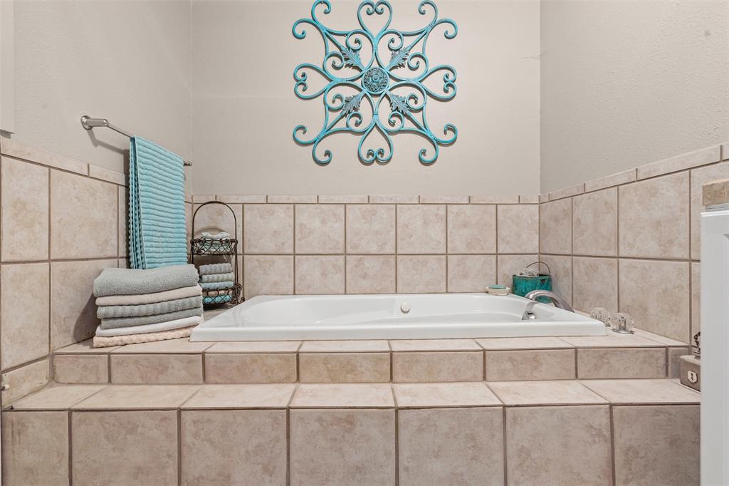 14522 Southwest County Road 4140 Dawson, TX 76639 - Photo 23 of 40 a bathroom with a bathtub and shower