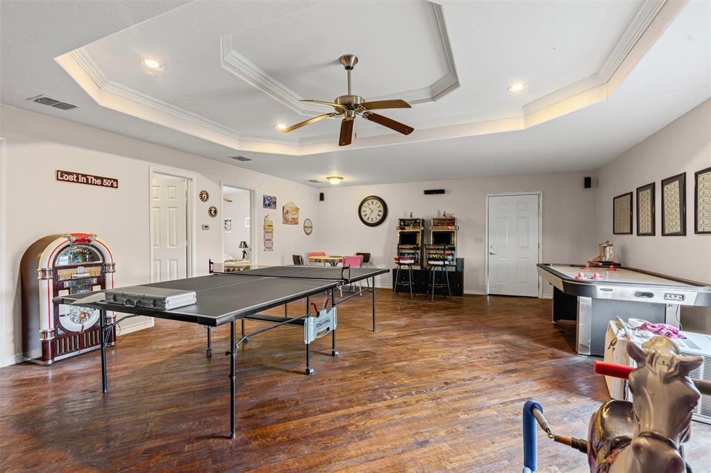 14522 Southwest County Road 4140 Dawson, TX 76639 - Photo 27 of 40 a living room with furniture a piano and a ceiling fan