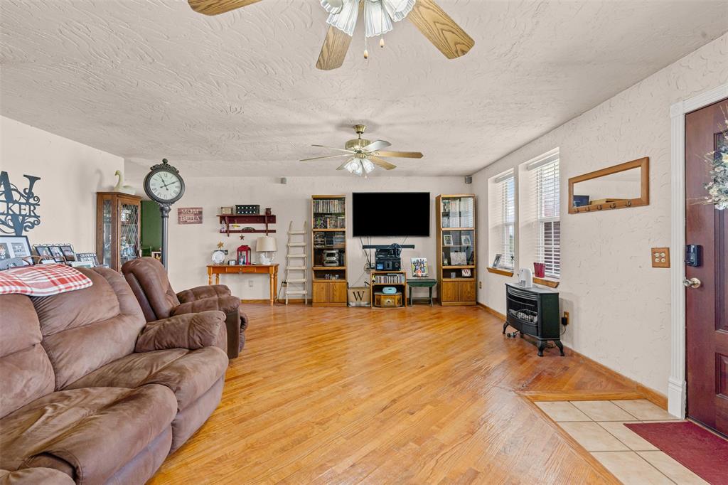 14522 Southwest County Road 4140 Dawson, TX 76639 - Photo 9 of 40 a living room with furniture and a flat screen tv