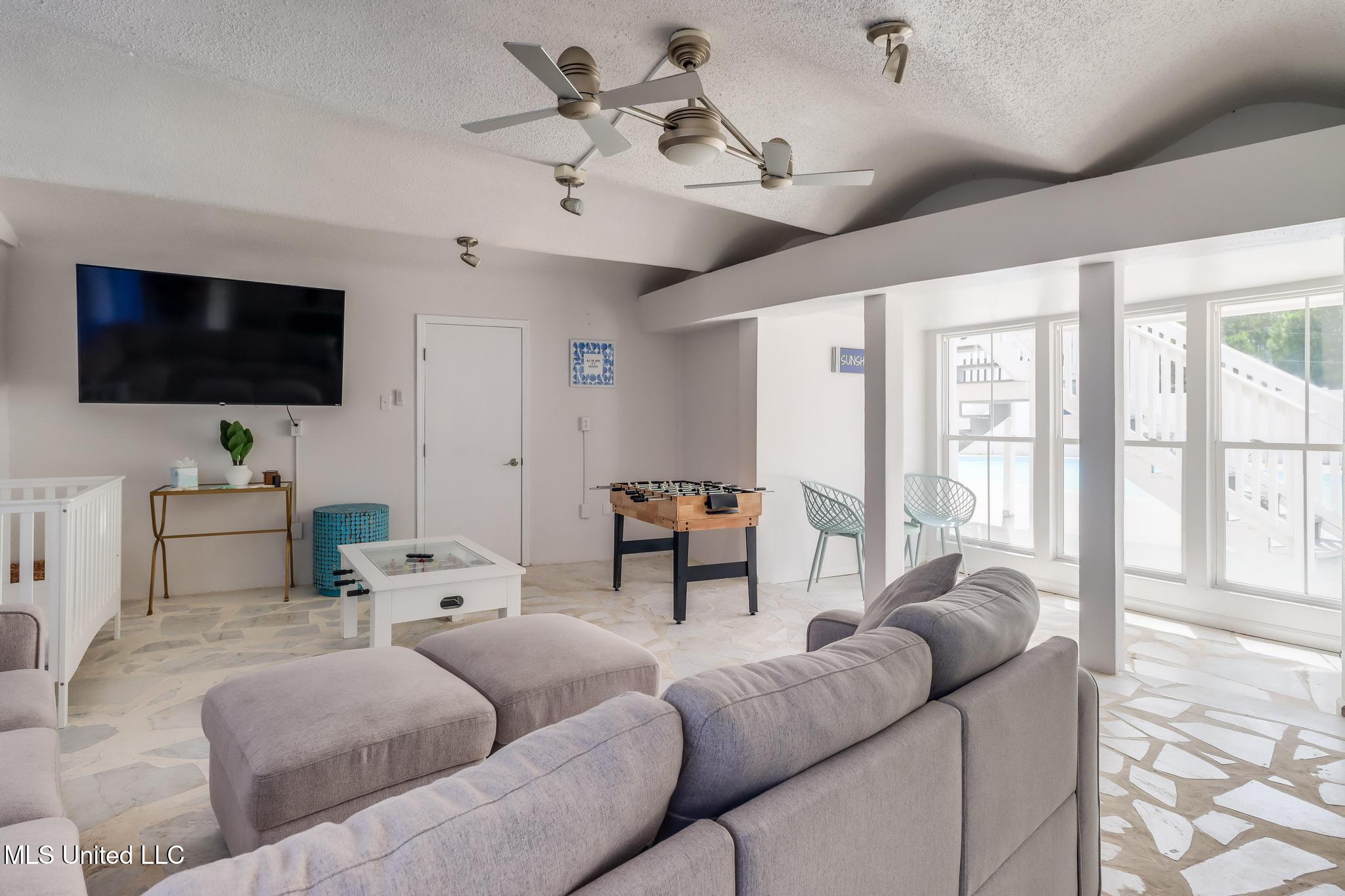 101 Hayden Avenue Pass Christian, MS 39571 - Photo 4 of 42 IMG_2104-Edit