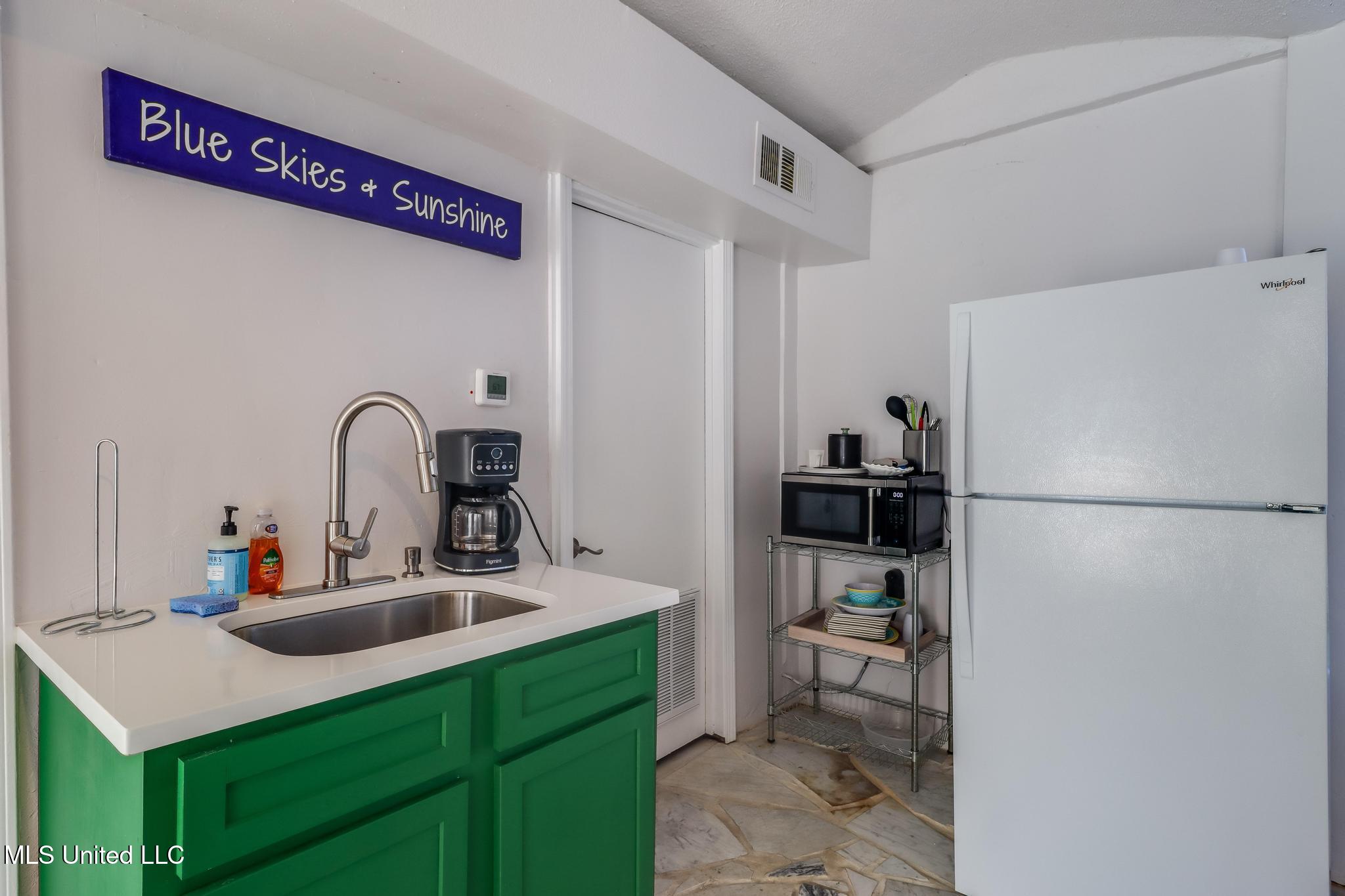 101 Hayden Avenue Pass Christian, MS 39571 - Photo 6 of 42 IMG_2098-Edit