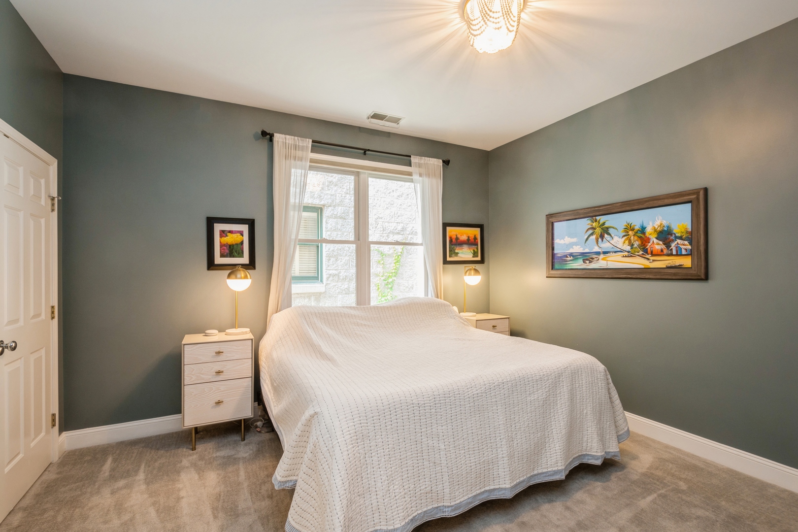1355 North Mohawk Street, Unit 3S Chicago, IL 60610 - Photo 9 of 18 a bedroom with a bed and a window