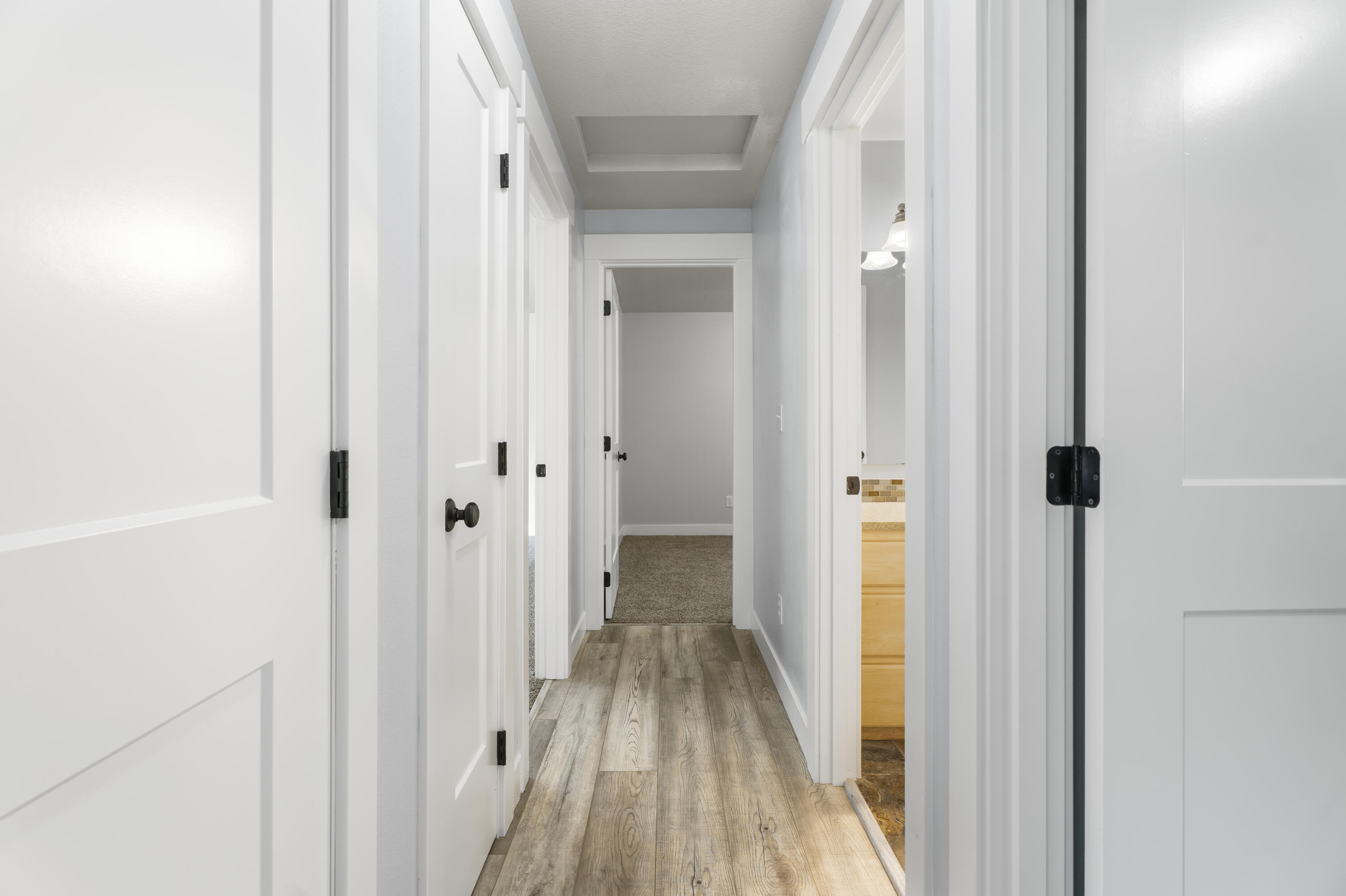 51440 Jory Road La Pine, OR 97739 - Photo 14 of 44 015-Hallway