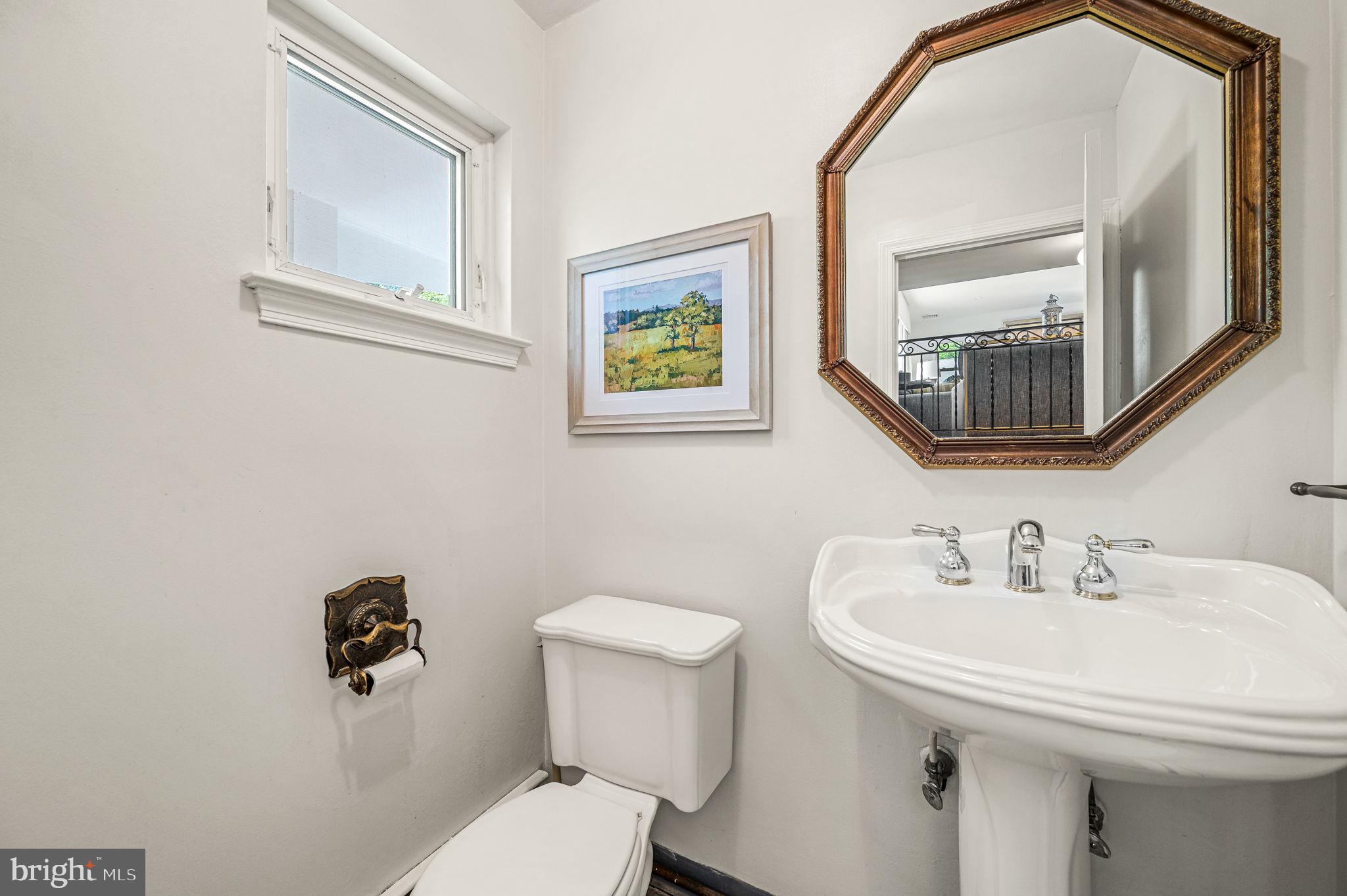274 Vincent Road Paoli, PA 19301 - Photo 4 of 41 Half Bath