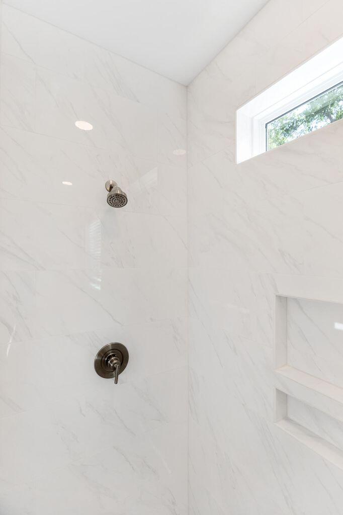 1014 Capersview Court Awendaw, SC 29429 - Photo 15 of 40 20230823175554692872000000-o