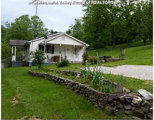 4053 Heizer Creek Road Poca, WV 25159 - Photo 10 of 16 Parking Lot/Garage.