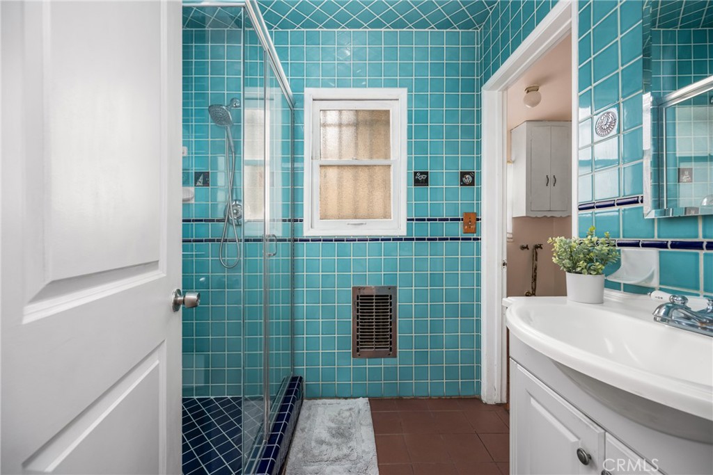 9085 Remick Avenue Arleta, CA 91331 - Photo 23 of 48 Attached primary bathroom with built-in heater and door to laundry room