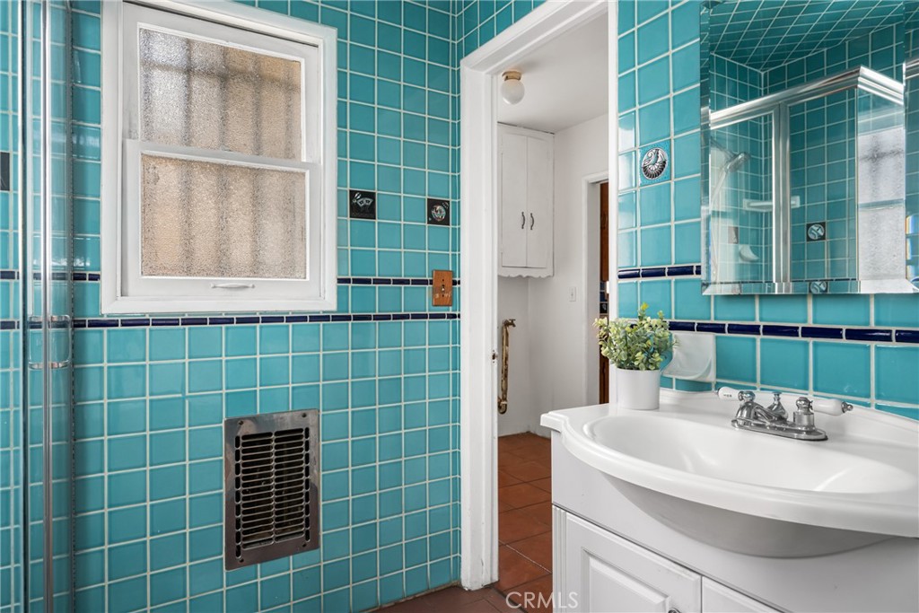 9085 Remick Avenue Arleta, CA 91331 - Photo 24 of 48 Attached primary bathroom with built-in heater and door to laundry room