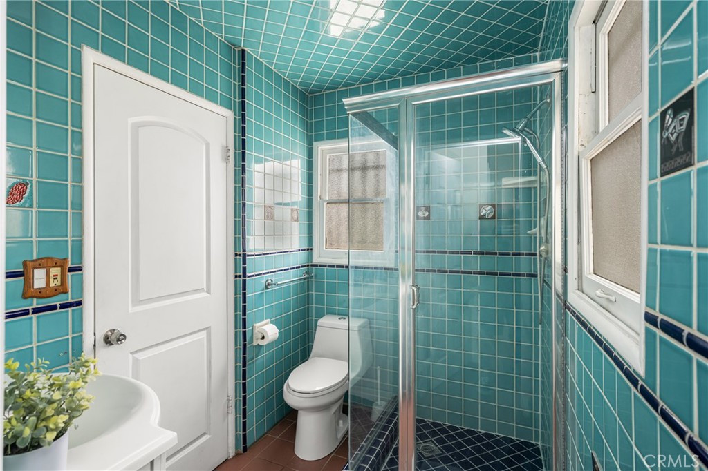 9085 Remick Avenue Arleta, CA 91331 - Photo 25 of 48 Attached primary bathroom with built-in heater and door to laundry room