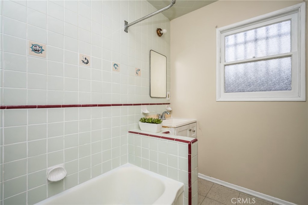 9085 Remick Avenue Arleta, CA 91331 - Photo 32 of 48 Second bathroom with reglazed tub