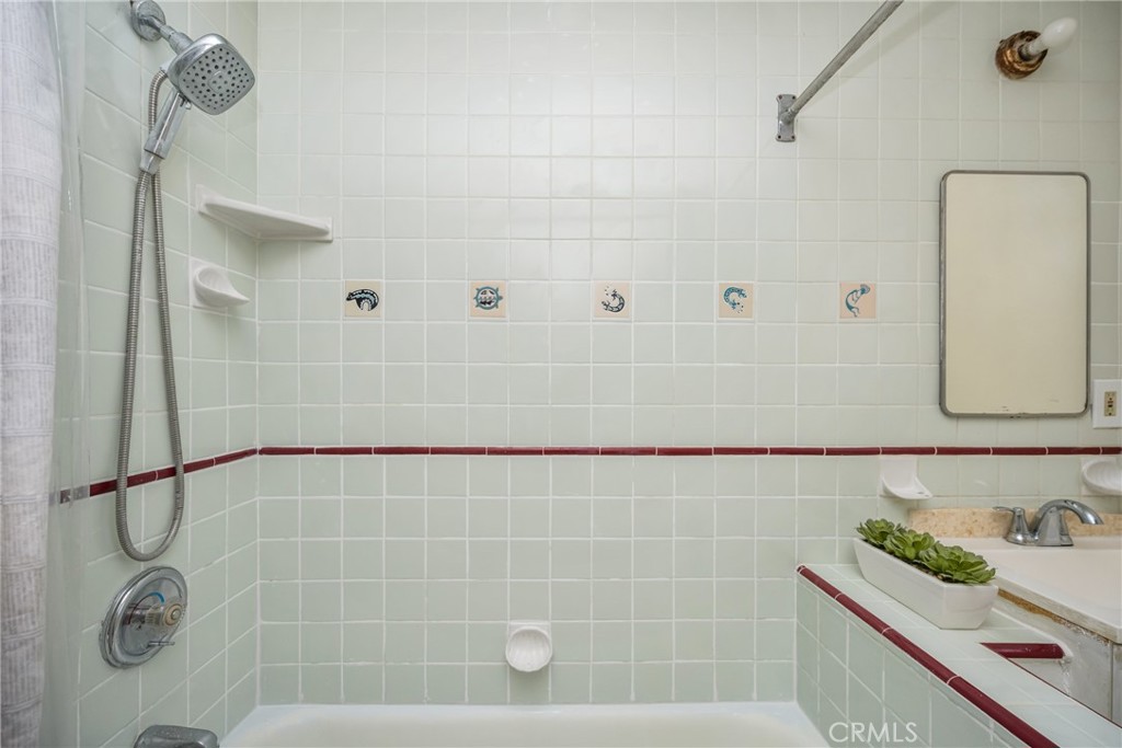 9085 Remick Avenue Arleta, CA 91331 - Photo 33 of 48 Second bathroom with reglazed tub